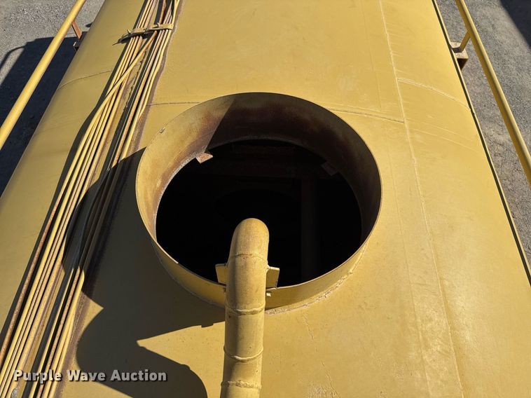 image for item EJ3202 1995 Caterpillar 613C Series II water wagon