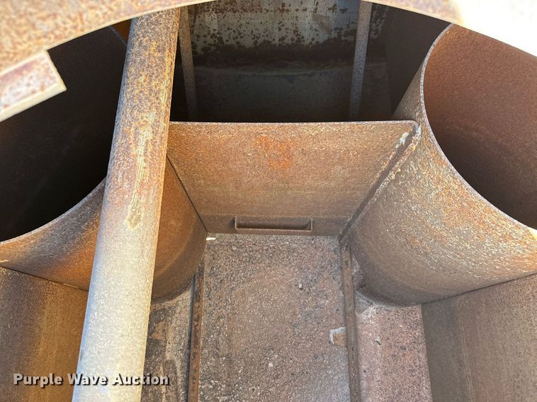 image for item EJ3202 1995 Caterpillar 613C Series II water wagon