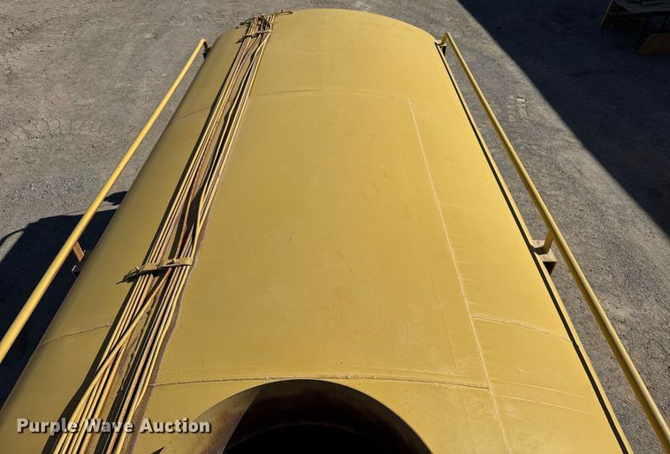 image for item EJ3202 1995 Caterpillar 613C Series II water wagon