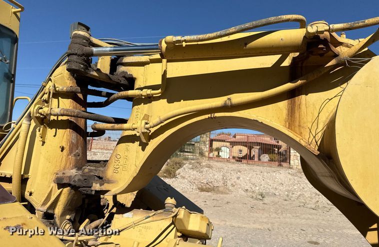 image for item EJ3202 1995 Caterpillar 613C Series II water wagon