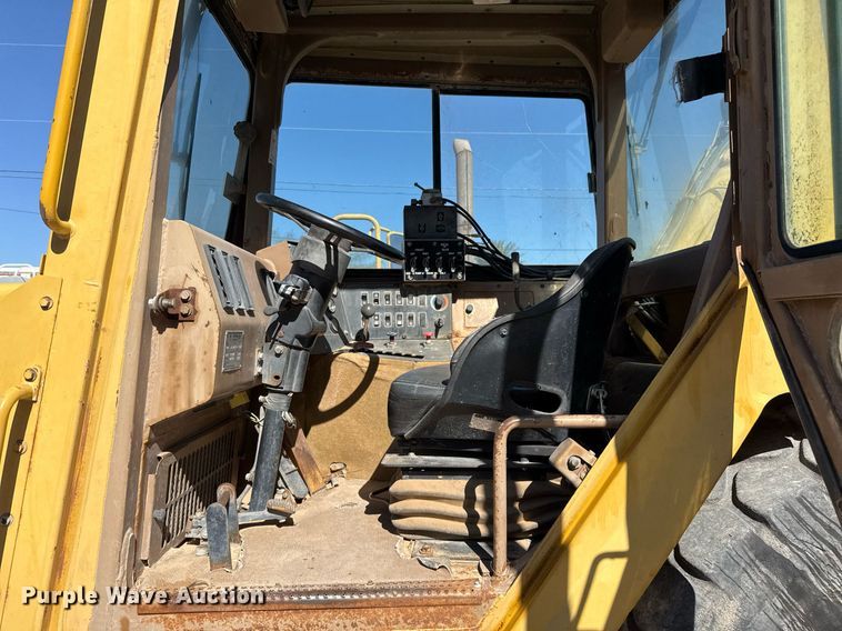 image for item EJ3202 1995 Caterpillar 613C Series II water wagon