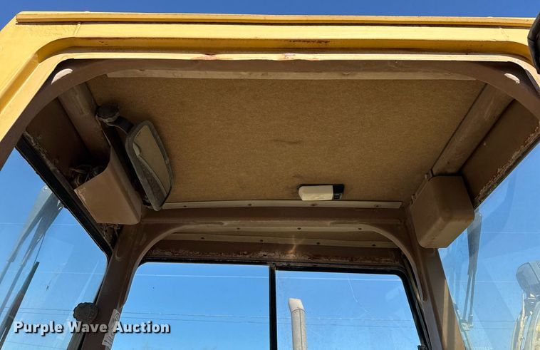 image for item EJ3202 1995 Caterpillar 613C Series II water wagon