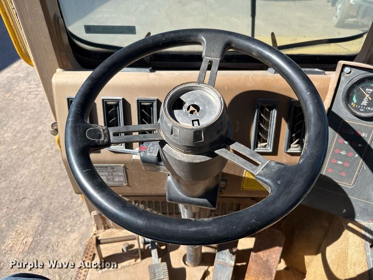 image for item EJ3202 1995 Caterpillar 613C Series II water wagon