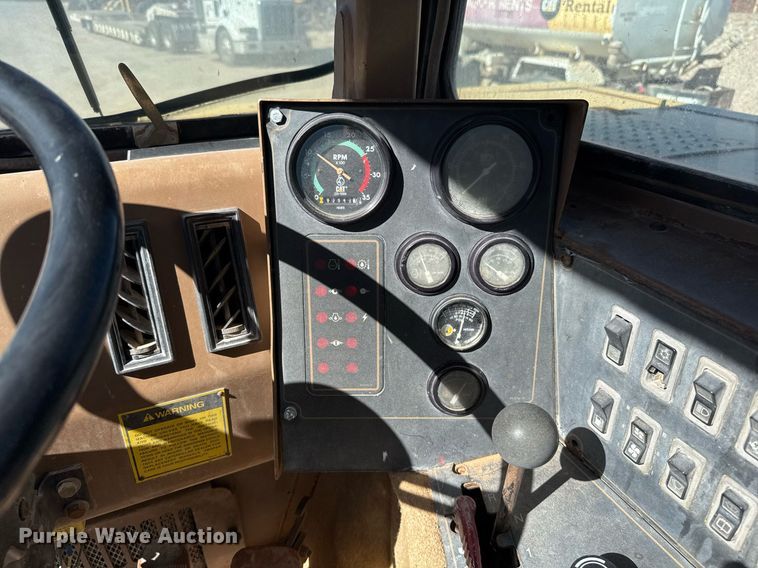 image for item EJ3202 1995 Caterpillar 613C Series II water wagon