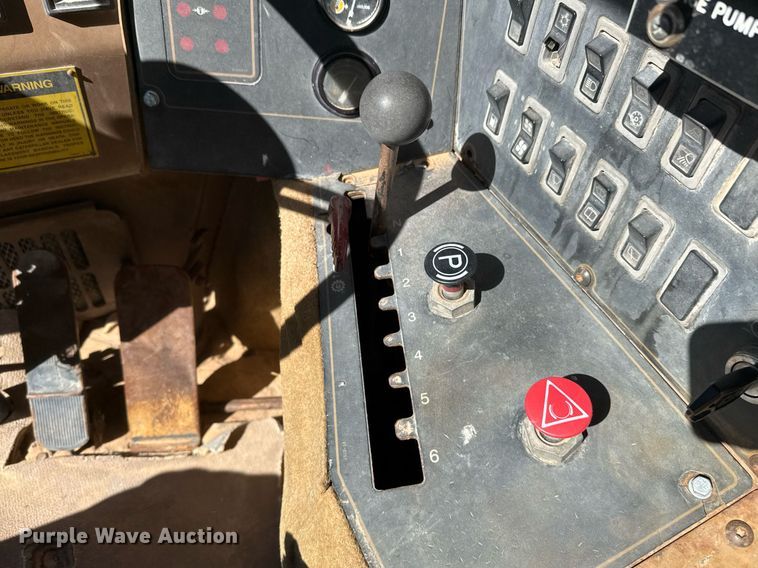 image for item EJ3202 1995 Caterpillar 613C Series II water wagon