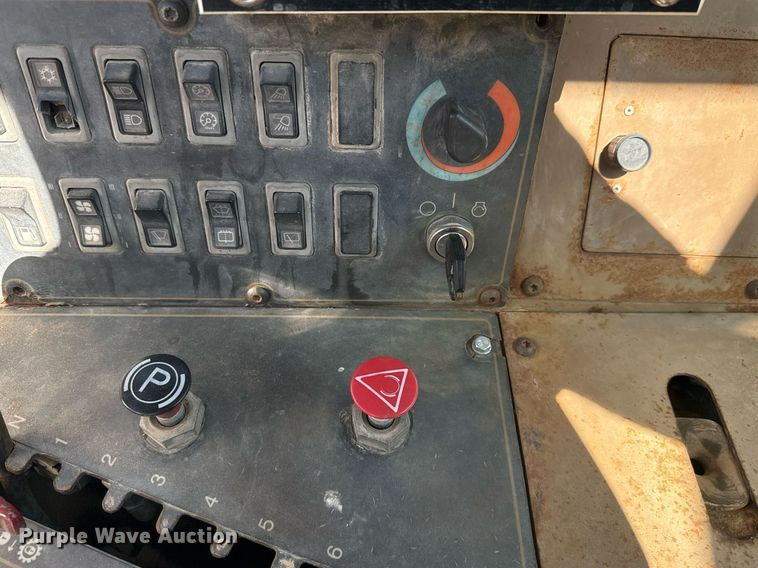 image for item EJ3202 1995 Caterpillar 613C Series II water wagon