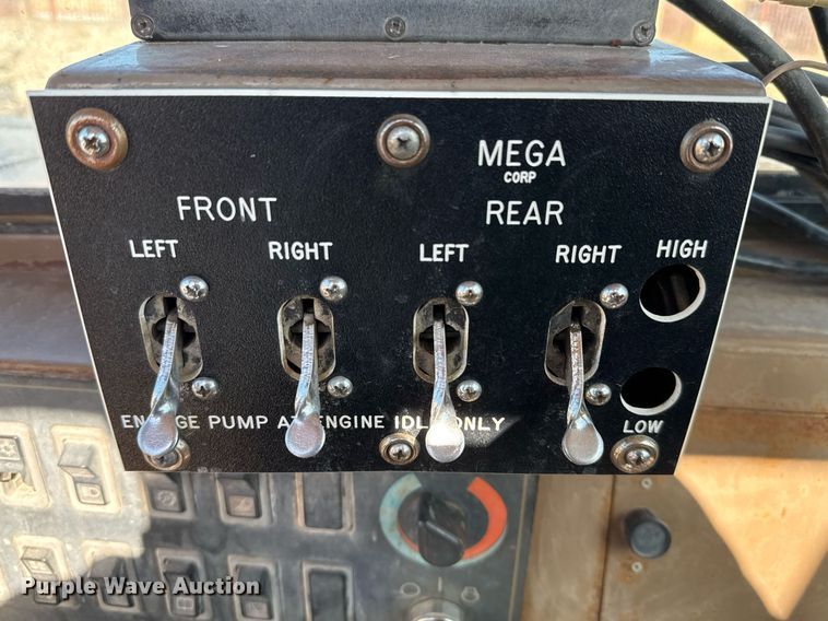 image for item EJ3202 1995 Caterpillar 613C Series II water wagon