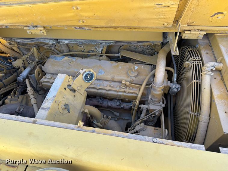 image for item EJ3202 1995 Caterpillar 613C Series II water wagon