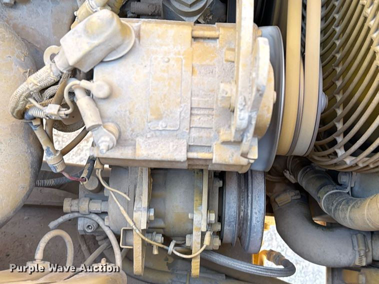 image for item EJ3202 1995 Caterpillar 613C Series II water wagon