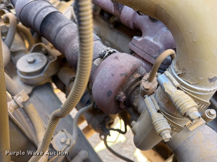 image for item EJ3202 1995 Caterpillar 613C Series II water wagon