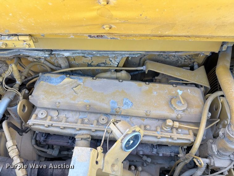 image for item EJ3202 1995 Caterpillar 613C Series II water wagon