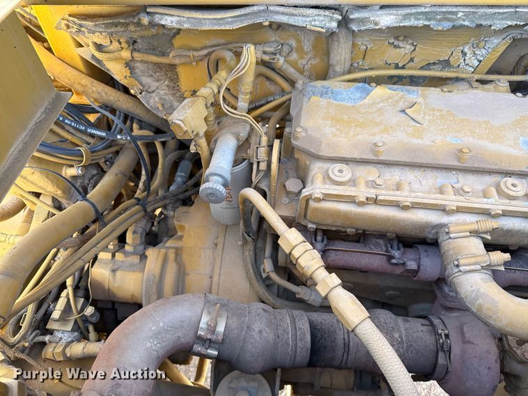 image for item EJ3202 1995 Caterpillar 613C Series II water wagon