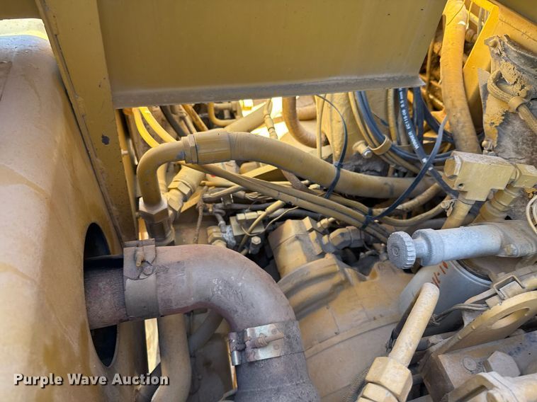 image for item EJ3202 1995 Caterpillar 613C Series II water wagon