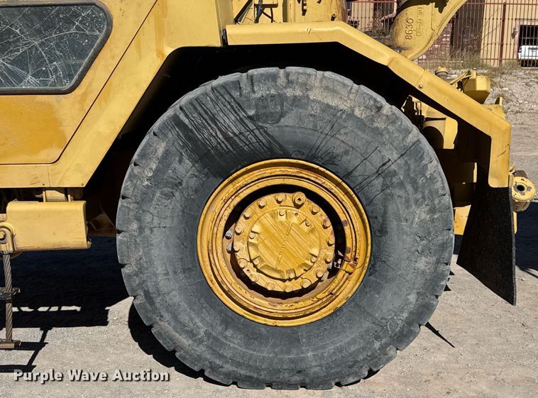 image for item EJ3202 1995 Caterpillar 613C Series II water wagon