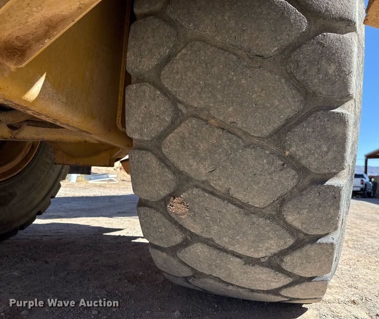 image for item EJ3202 1995 Caterpillar 613C Series II water wagon