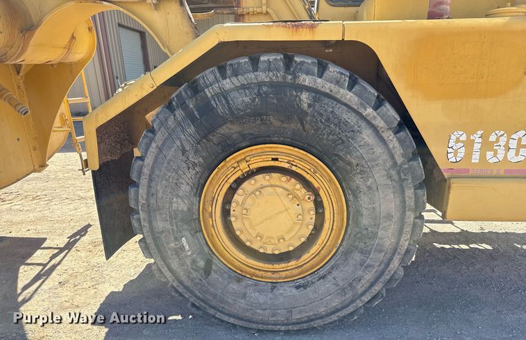 image for item EJ3202 1995 Caterpillar 613C Series II water wagon