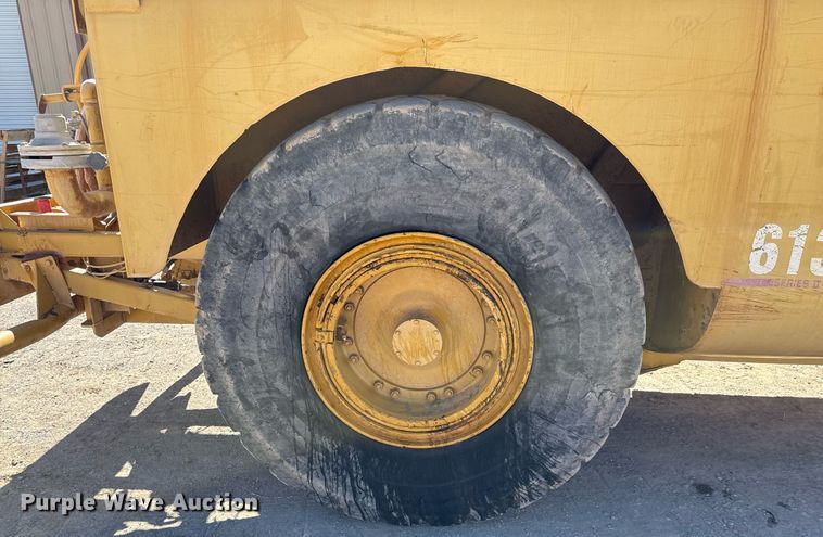 image for item EJ3202 1995 Caterpillar 613C Series II water wagon