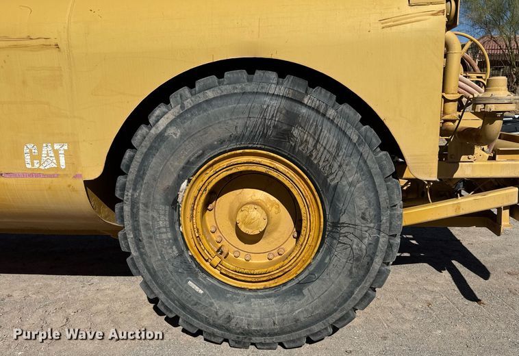 image for item EJ3202 1995 Caterpillar 613C Series II water wagon