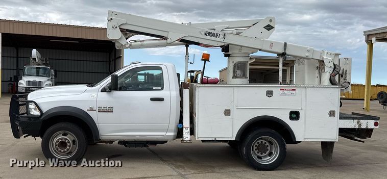 image for item EJ3206 2017 Dodge  Ram 5500HD bucket truck