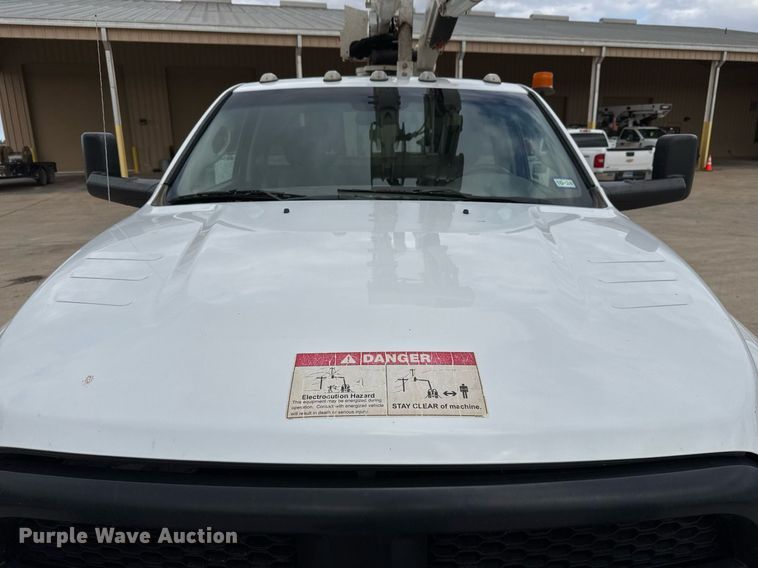 image for item EJ3206 2017 Dodge  Ram 5500HD bucket truck