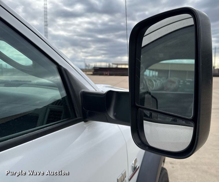 image for item EJ3206 2017 Dodge  Ram 5500HD bucket truck