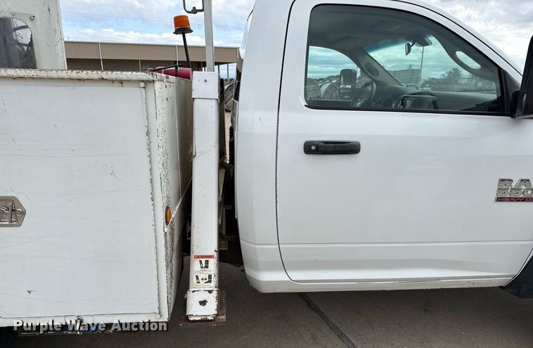 image for item EJ3206 2017 Dodge  Ram 5500HD bucket truck