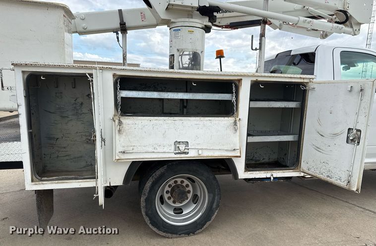 image for item EJ3206 2017 Dodge  Ram 5500HD bucket truck