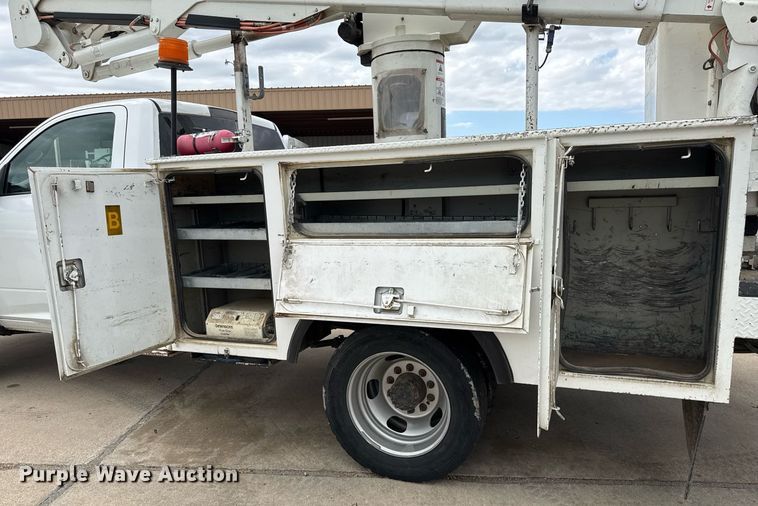 image for item EJ3206 2017 Dodge  Ram 5500HD bucket truck