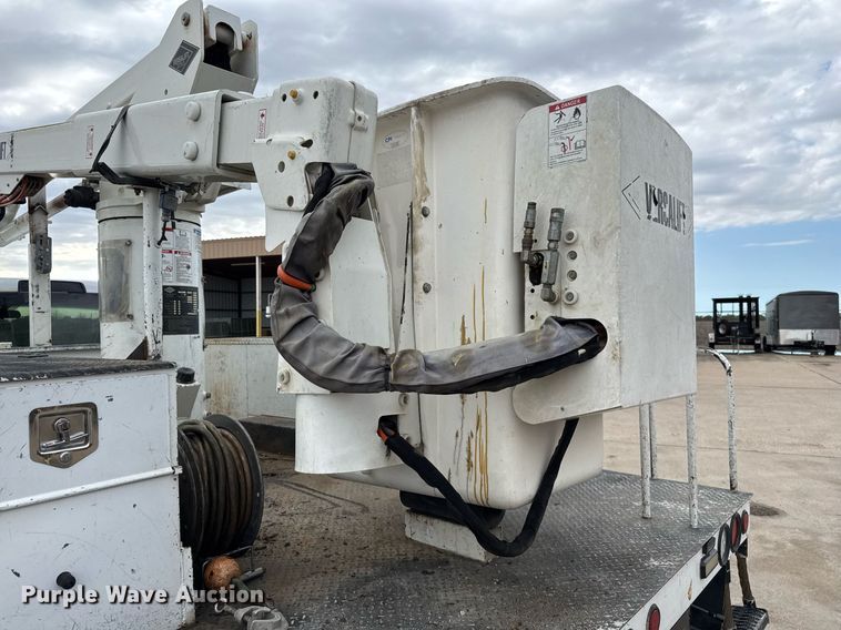 image for item EJ3206 2017 Dodge  Ram 5500HD bucket truck