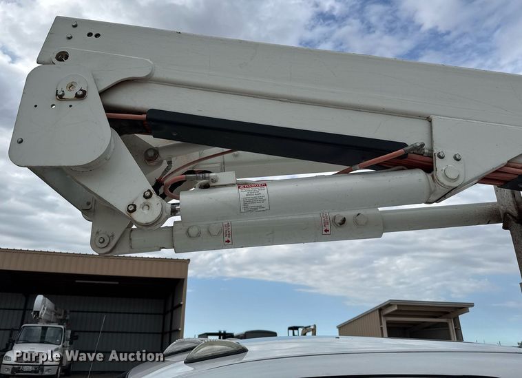 image for item EJ3206 2017 Dodge  Ram 5500HD bucket truck