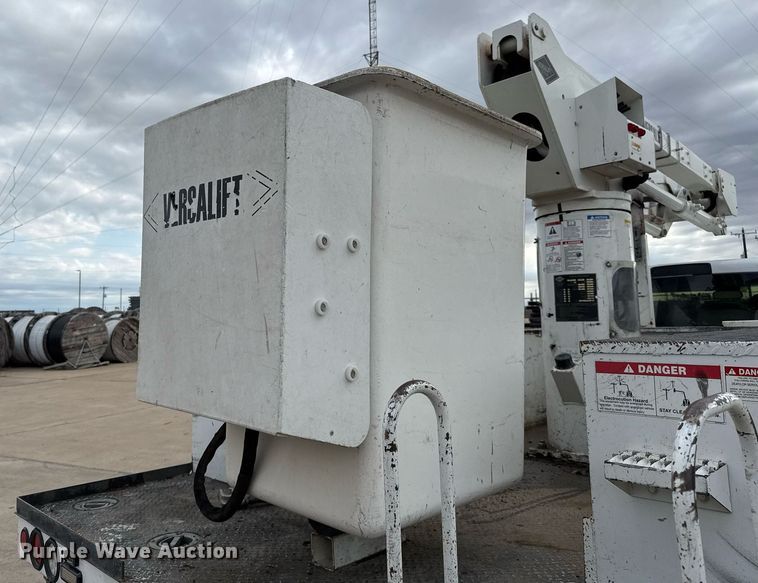 image for item EJ3206 2017 Dodge  Ram 5500HD bucket truck