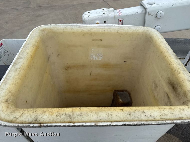 image for item EJ3206 2017 Dodge  Ram 5500HD bucket truck