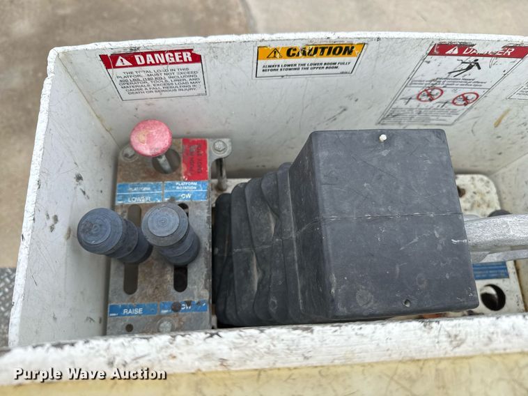 image for item EJ3206 2017 Dodge  Ram 5500HD bucket truck