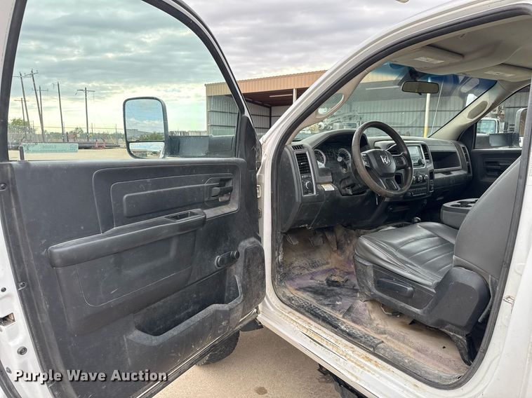 image for item EJ3206 2017 Dodge  Ram 5500HD bucket truck