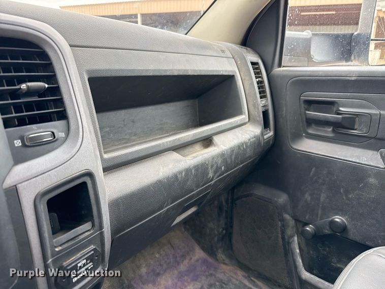 image for item EJ3206 2017 Dodge  Ram 5500HD bucket truck