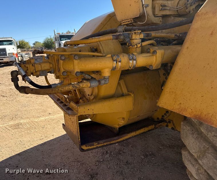 image for item EJ3218 1999 Caterpillar 623F elevating scraper