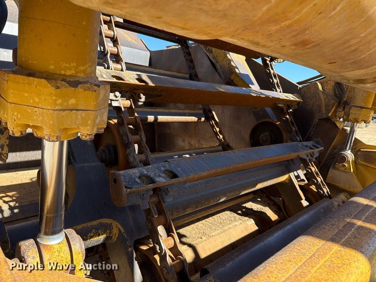 image for item EJ3218 1999 Caterpillar 623F elevating scraper