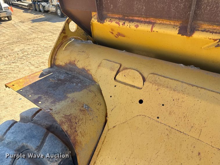 image for item EJ3218 1999 Caterpillar 623F elevating scraper