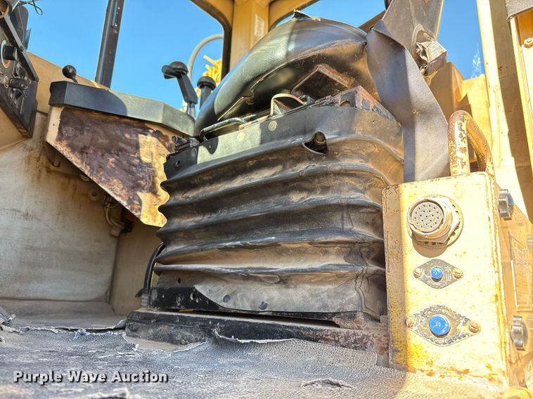 image for item EJ3218 1999 Caterpillar 623F elevating scraper