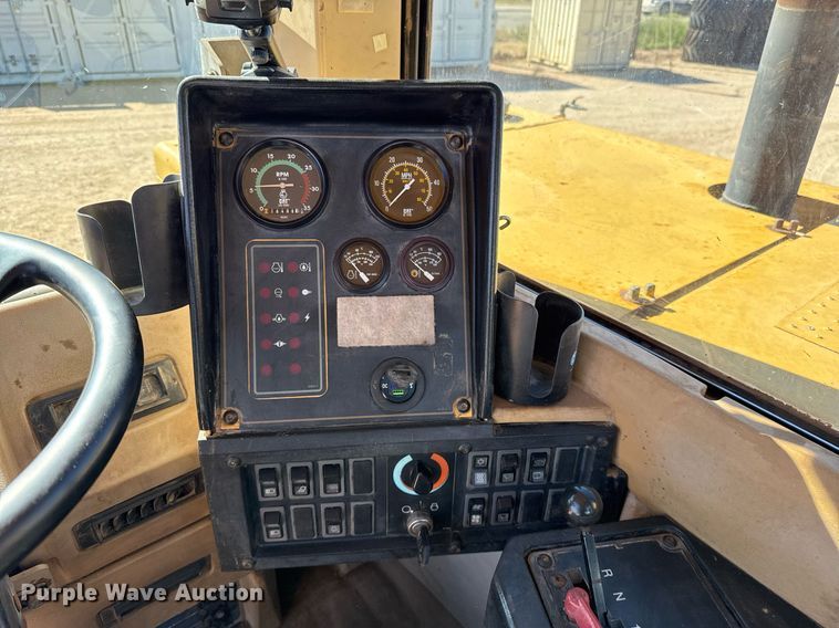 image for item EJ3218 1999 Caterpillar 623F elevating scraper