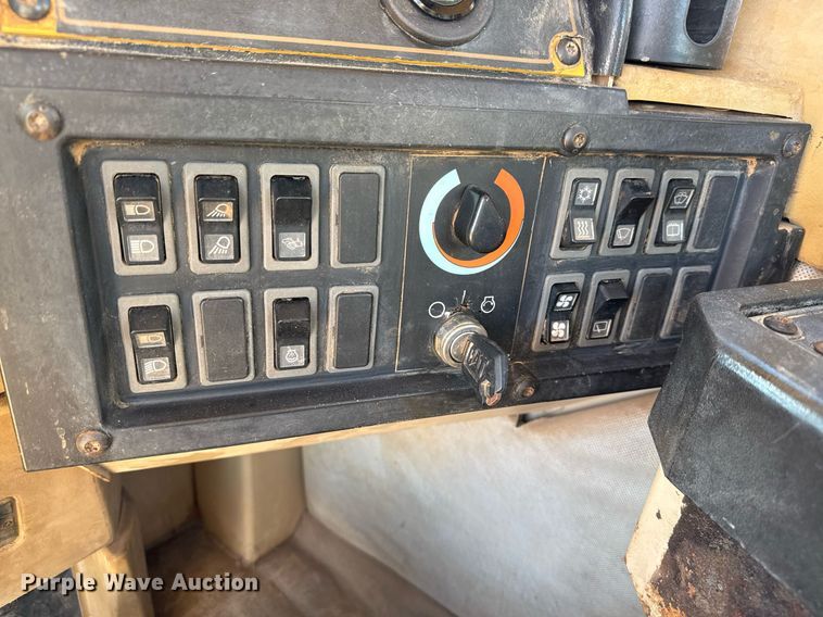 image for item EJ3218 1999 Caterpillar 623F elevating scraper