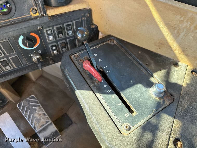 image for item EJ3218 1999 Caterpillar 623F elevating scraper