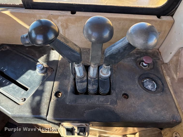 image for item EJ3218 1999 Caterpillar 623F elevating scraper