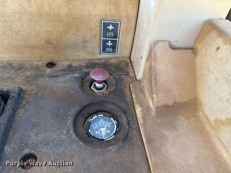 image for item EJ3218 1999 Caterpillar 623F elevating scraper