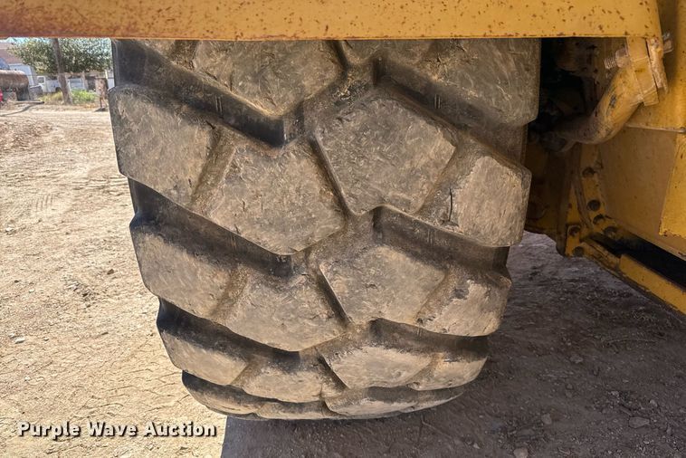 image for item EJ3218 1999 Caterpillar 623F elevating scraper