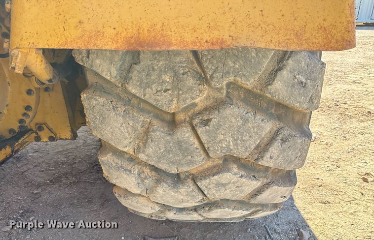 image for item EJ3218 1999 Caterpillar 623F elevating scraper
