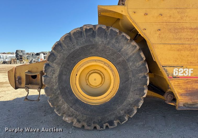 image for item EJ3218 1999 Caterpillar 623F elevating scraper