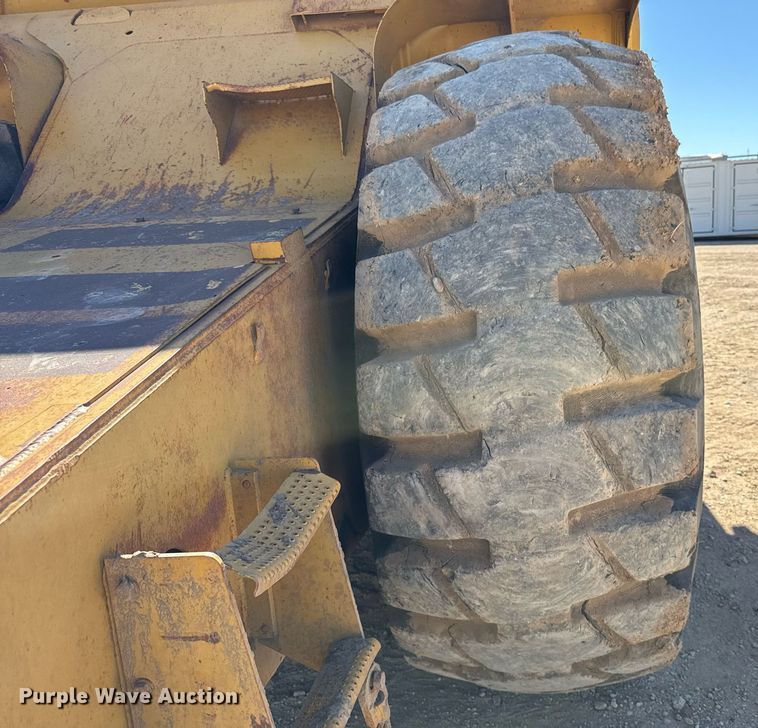 image for item EJ3218 1999 Caterpillar 623F elevating scraper