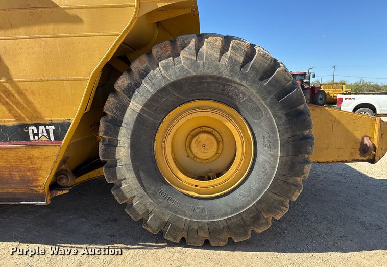 image for item EJ3218 1999 Caterpillar 623F elevating scraper