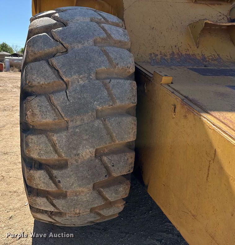 image for item EJ3218 1999 Caterpillar 623F elevating scraper